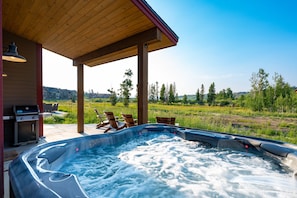 Private bubbling hot tub waiting for you!