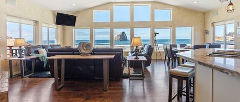 Welcome to your oasis with Haystack rock and the Pacific in your backyard!
