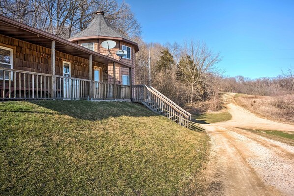 Spragueville Vacation Rental | 4BR | 2BA | Stairs Required | 1,800 Sq Ft