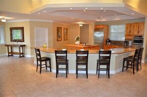 Exceptionally Large Open Kitchen w/Granite Counter Dining...