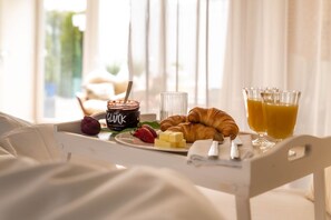 gemütliches Frühstück im Bett