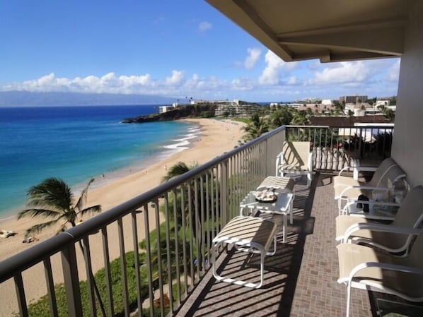 Breathtaking views of Kaanapali, black rock, neighboring islands and the beach!