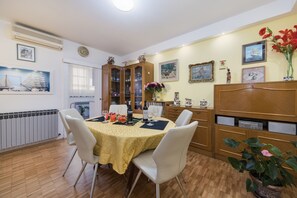 Dining room 1