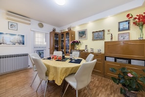 Dining room 1