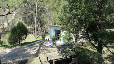 Vue sur le Cabanon depuis les restanques.