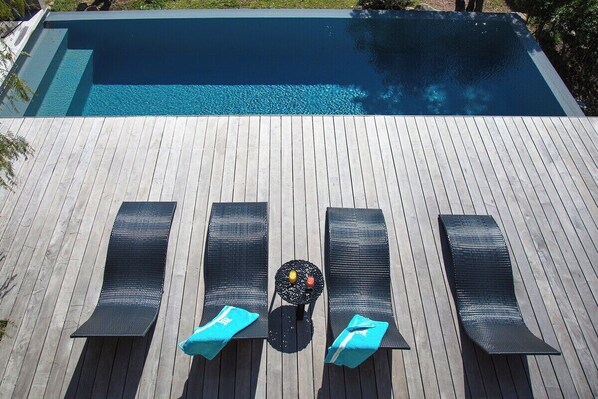 Terrasse côté piscine