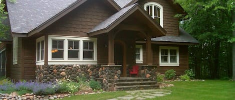 Runamuk Roost - an authentic vintage lake cottage near Hayward, Wisconsin
