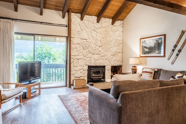 Living Room / Wood Burning Fireplace / Flat Screen TV