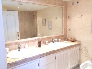 
Master bedroom bathroom