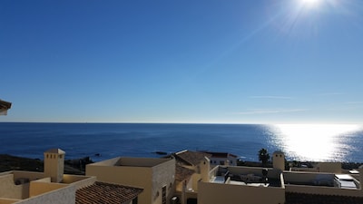Beautiful Townhouse with Sea Views in Harbour Lights 2 Bedrooms Sleeps 4