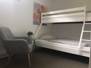 Schlafzimmer 2 mit Etagenbett extra auch für Erwachsene! 