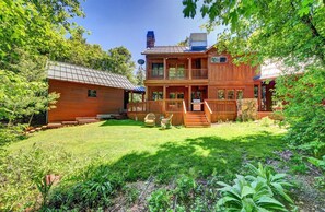 Fox Hollow has a flat backyard with lawn and hot tub.