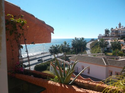 Apartamento frente al mar con vistas al mar en la Costa del Sol