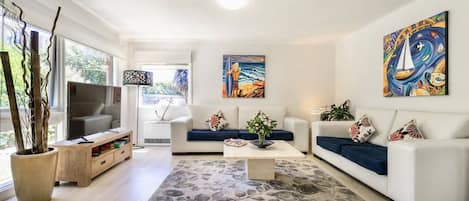 Open plan living area. Garden outlook. Beach short 2 min stroll