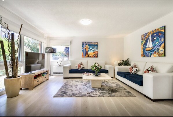 Open plan living area.  Garden outlook. Beach short 2 min stroll