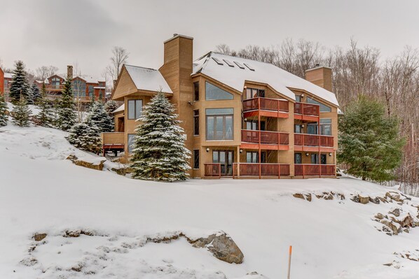 Perched on the top tier of the highly sought-after Crawford Ridge development, beautifully updated, and just steps from the ski trails of Bretton Woods