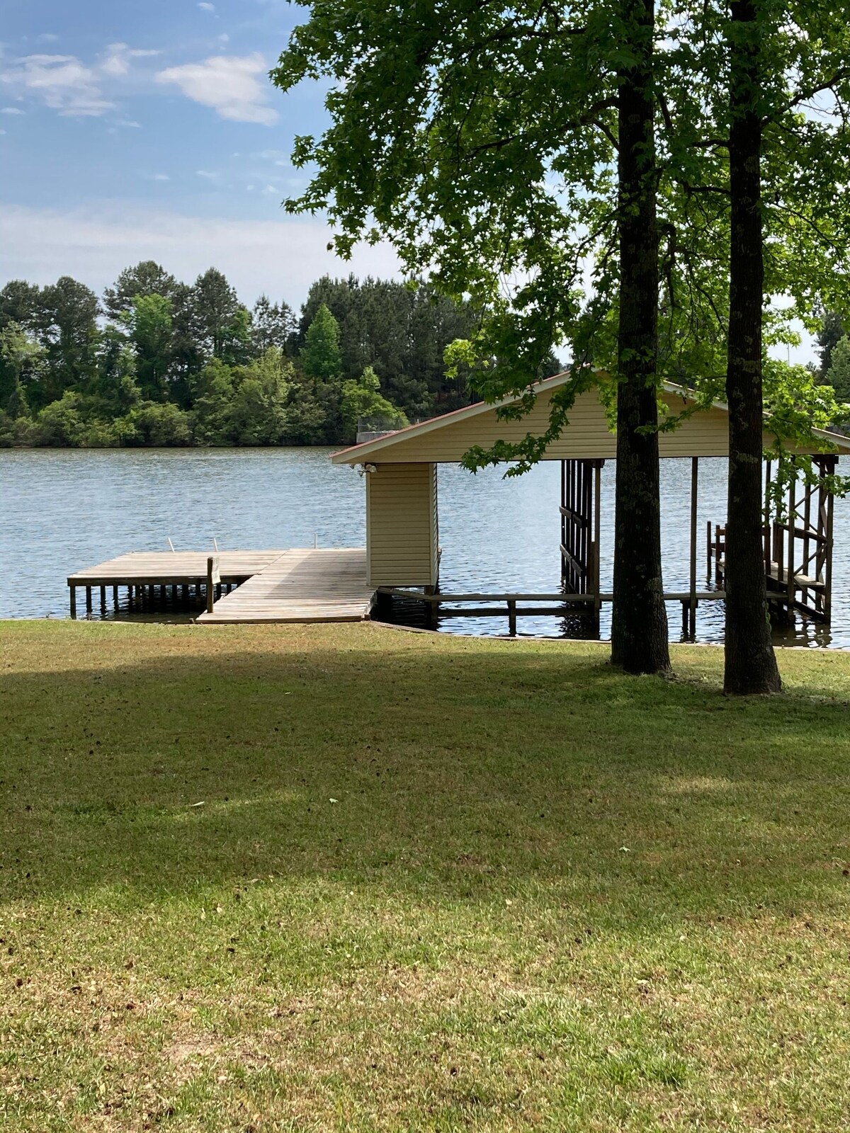 Family  get away, pet friendly,fishing, boating and fun,