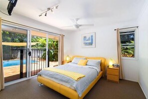 Master bedroom: queen leather bed, ensuite, TV,  pool gate closed