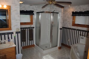 Crow's Nest large bathroom also has a single shower.