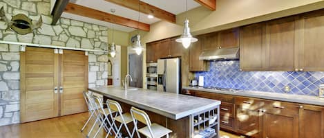 Kitchen - Another angle of the rustic kitchen