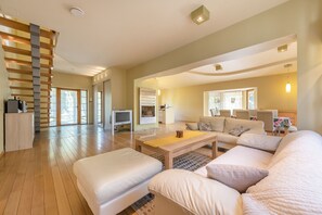 Hall, lounge and dining area 