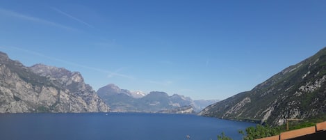 Vista panoramica sul lago