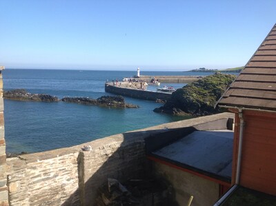 Encantadora casa con balcón con vistas al mar. Fácil acceso, aparcamiento gratuito.