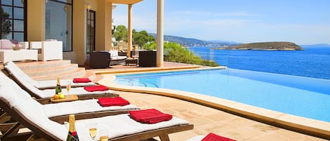 Villa, pool and sea