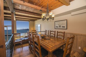 SH16DiningArea