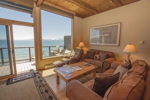 SH16LivingAreaView
