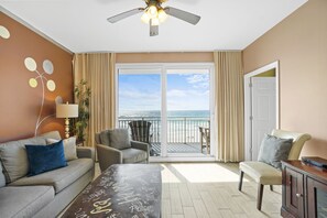 Living Area with Direct Beach and Gulf Views