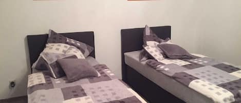 Schlafzimmer 1