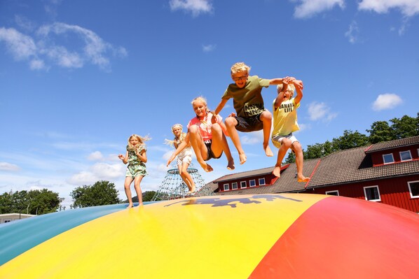 Children’s play area – outdoor