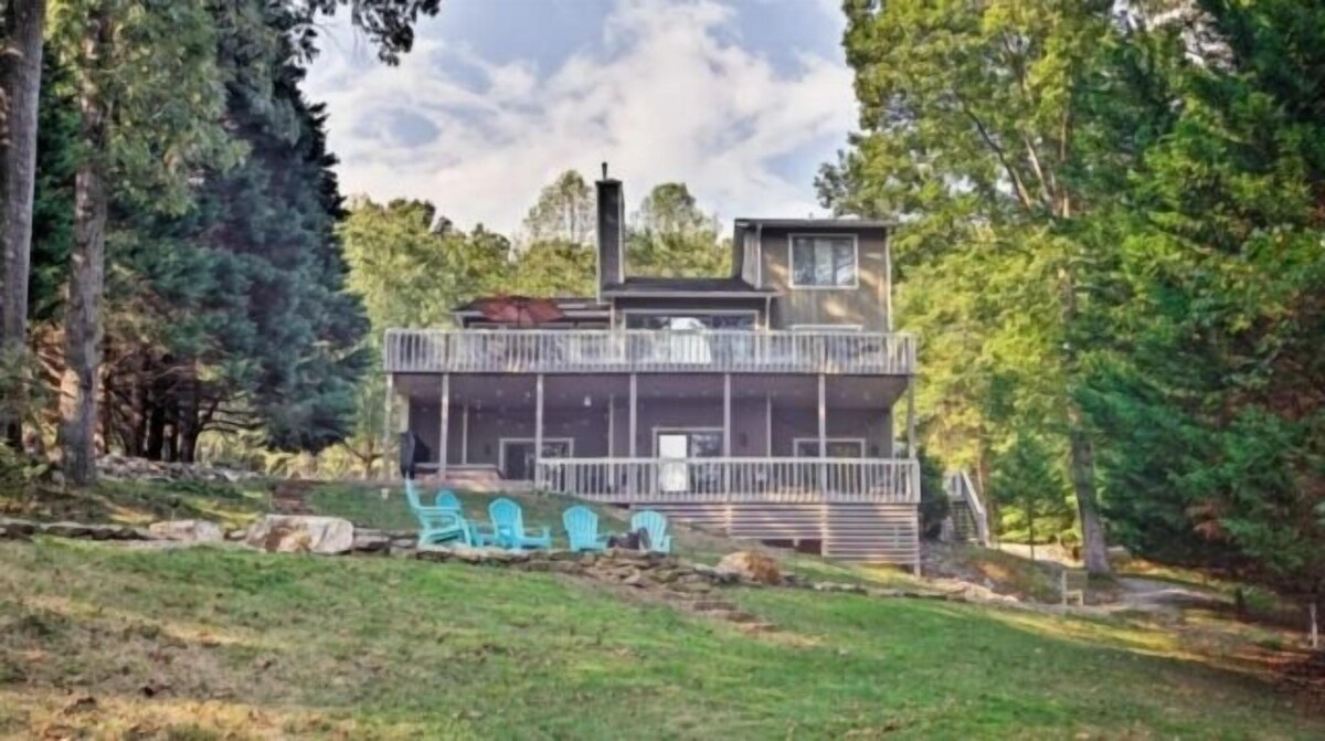 Got It All – 3 Kayaks, 1 Canoe, Hot Tub, Wifi, Ping Pong, Sandy beach, Firepit.