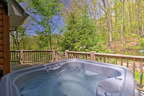 Deck | Private Hot Tub