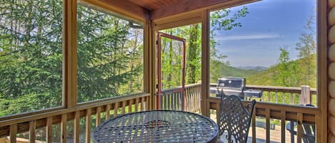 Bryson City Vacation Rental | 2BR | 2BA | 1,100 Sq Ft | Steps to Enter