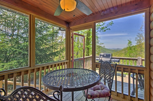 Bryson City Vacation Rental | 2BR | 2BA | 1,100 Sq Ft | Steps to Enter