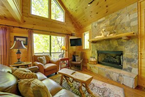 Living Room | Free WiFi | Central A/C & Heating | 1st Floor