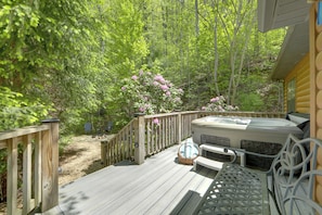 Deck | Private Hot Tub