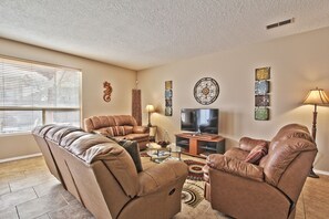Main Living Area with 40" TV