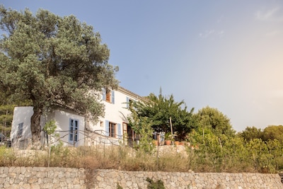 house of sea and mountain, sierra de tramuntana