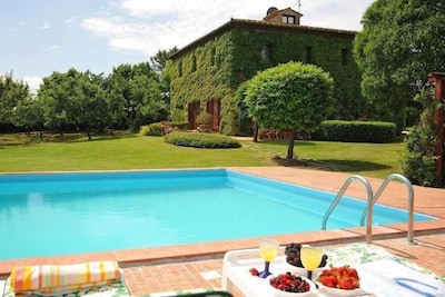 Toskanischen Stil Familienfreundliche Villa mit großem Pool. 