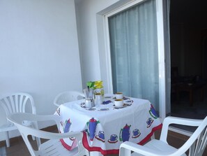 屋外ダイニングエリア