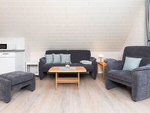 Wohnzimmer mit integriertem Küchenbereich