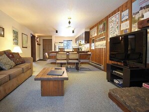 SWP Beaver Village 1821 View of main Living room