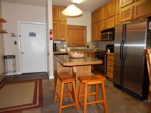 StayWinterPark-Beaver-Village-condos-kitchen unit 131