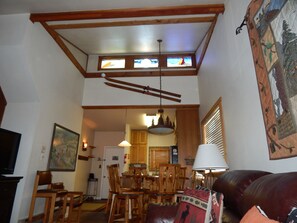 StayWinterPark-Beaver-Village-Condos-vaulted ceilings in living room unit 131