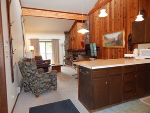 StayWinterParkBeaverVillageCondos Looking in unit 1932