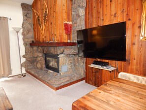 StayWinterParkBeaverVillageCondos TV and fireplace unit 1932
