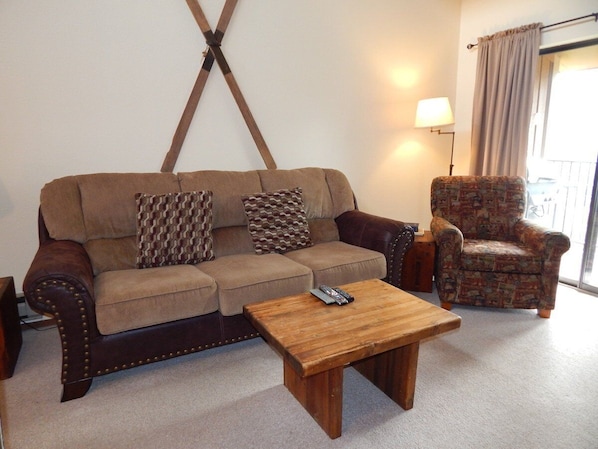 StayWinterParkBeaverVillageCondos living room unit 1932